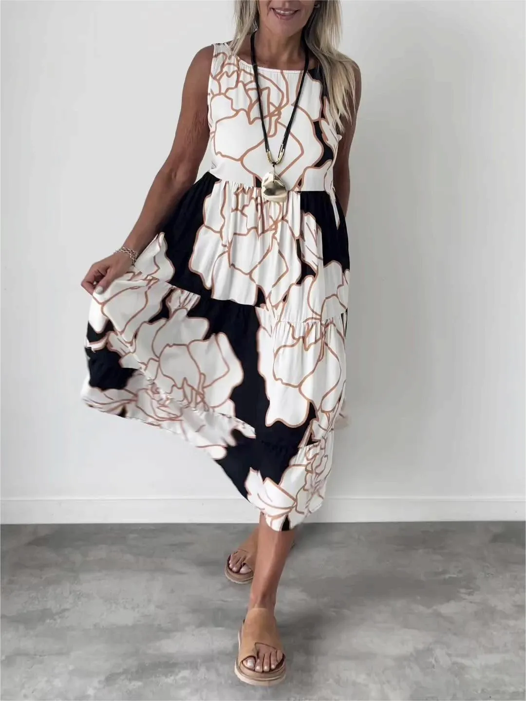 Alina | Fashionable dress with floral print