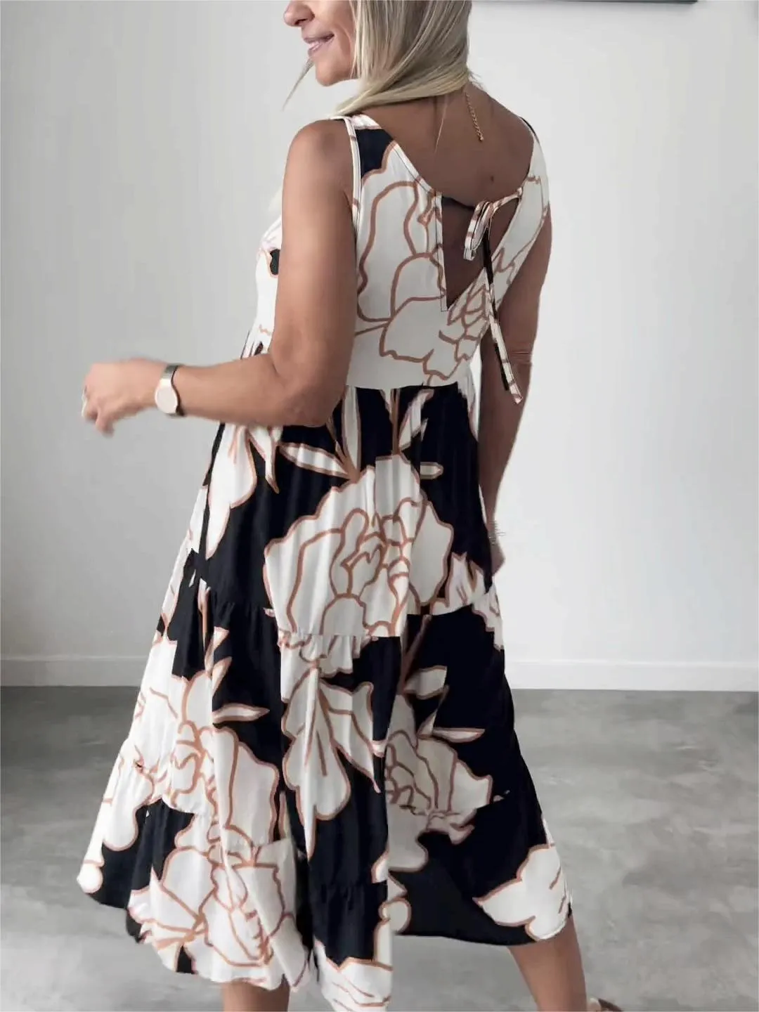 Alina | Fashionable dress with floral print