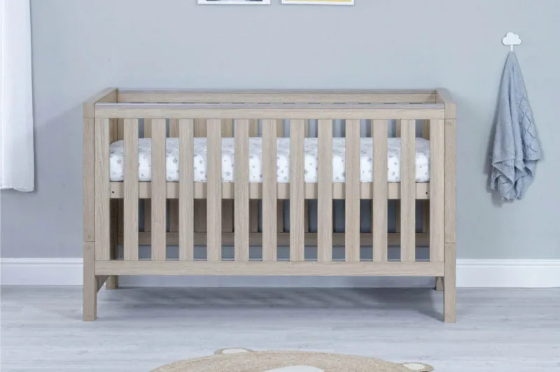 Babymore Luno 2 piece Cot Bed with Underdrawer & Changing Unit - Oak