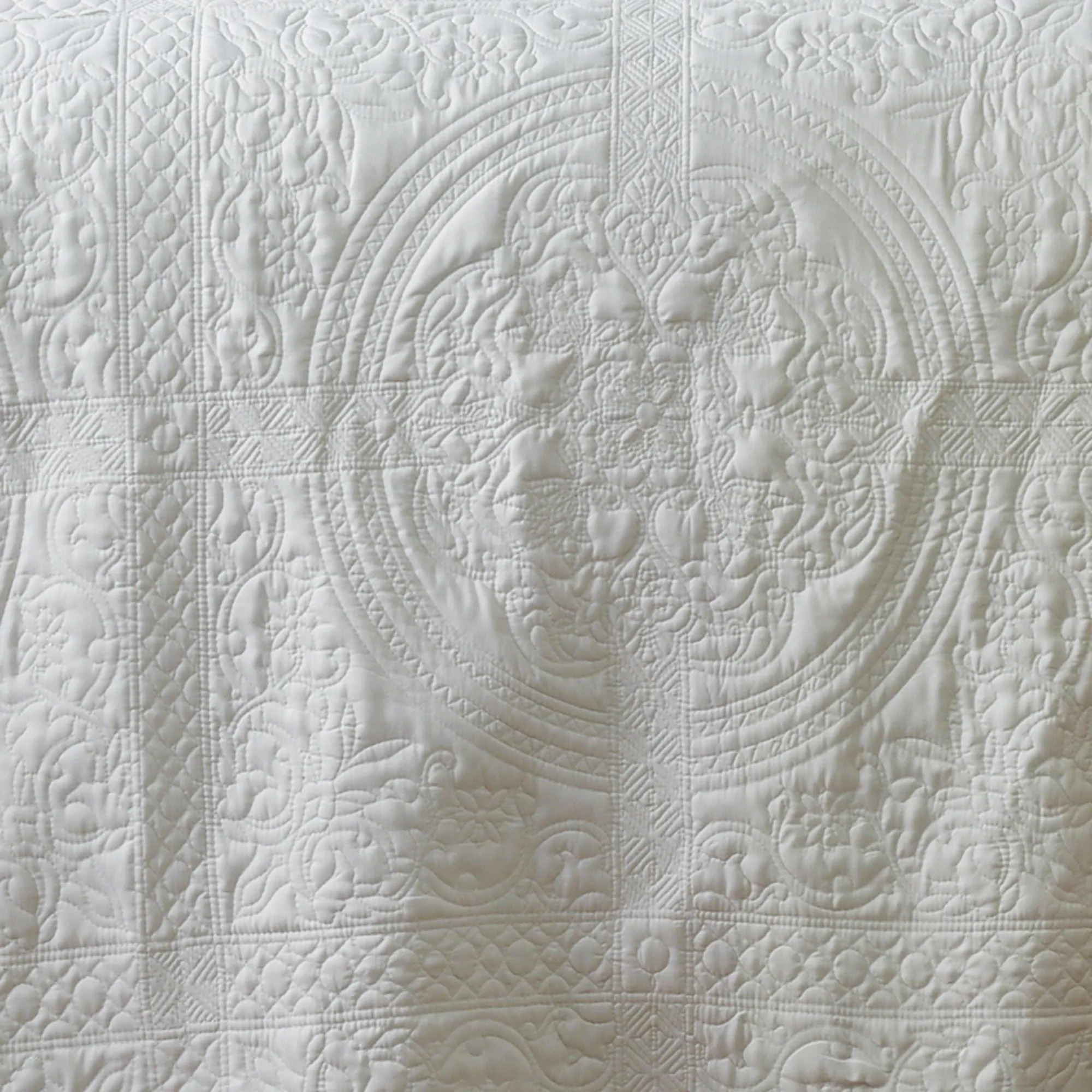 Bianca Bedding ANNORA BEDSPREAD SET WHITE