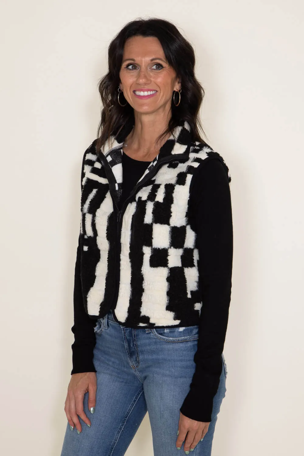 Geometric Sherpa Vest for Women in Black/White | NJ90128-BLACKMIX