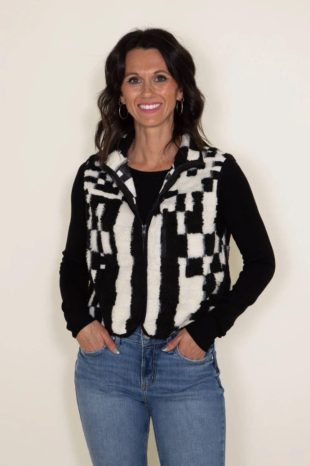 Geometric Sherpa Vest for Women in Black/White | NJ90128-BLACKMIX