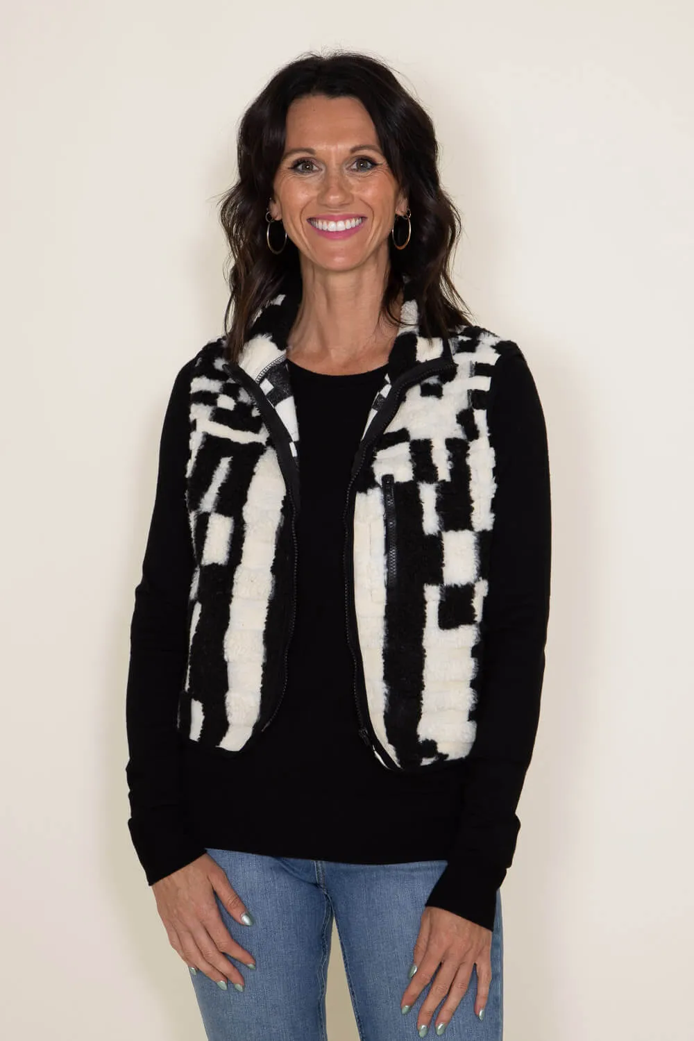 Geometric Sherpa Vest for Women in Black/White | NJ90128-BLACKMIX