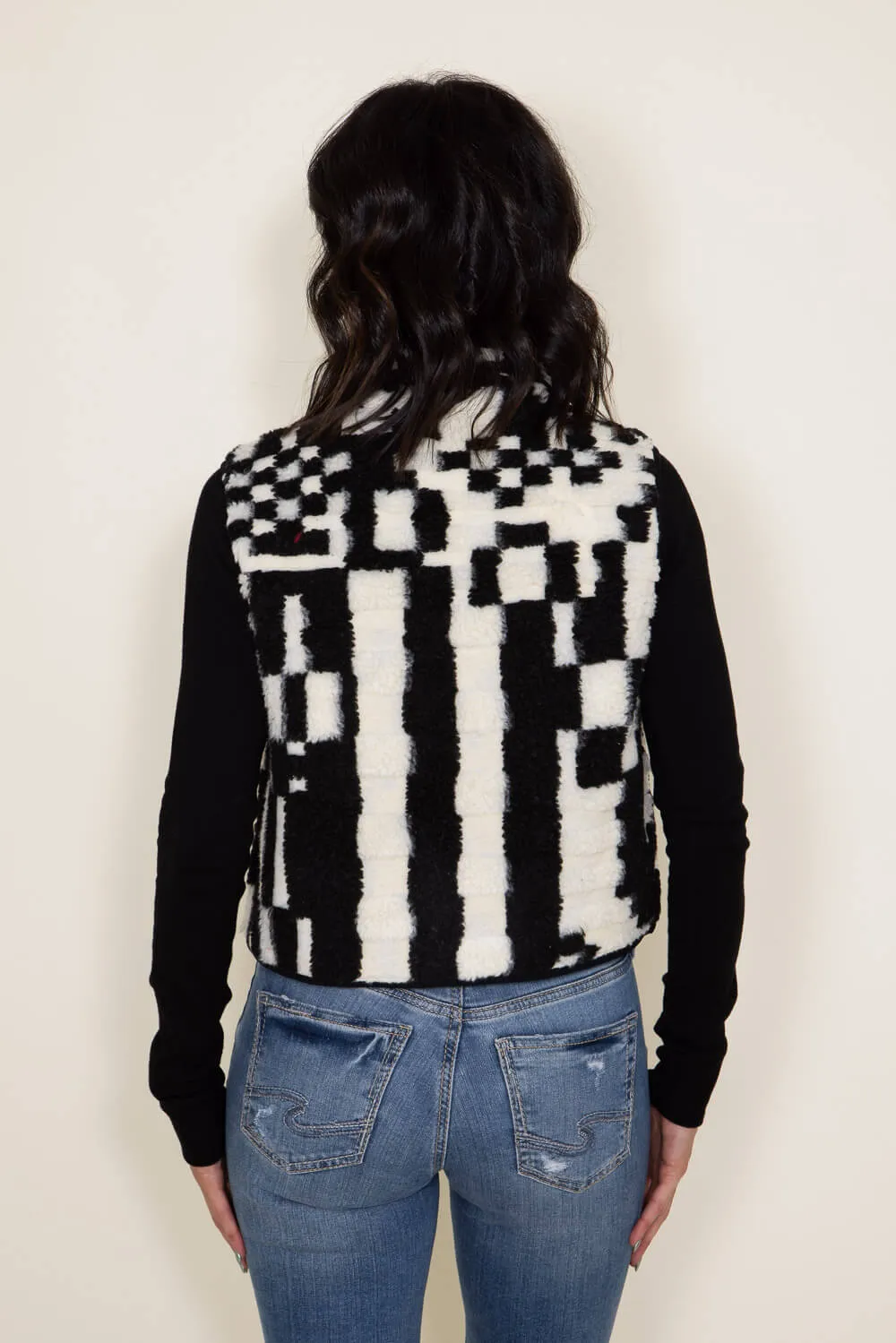 Geometric Sherpa Vest for Women in Black/White | NJ90128-BLACKMIX