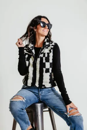 Geometric Sherpa Vest for Women in Black/White | NJ90128-BLACKMIX