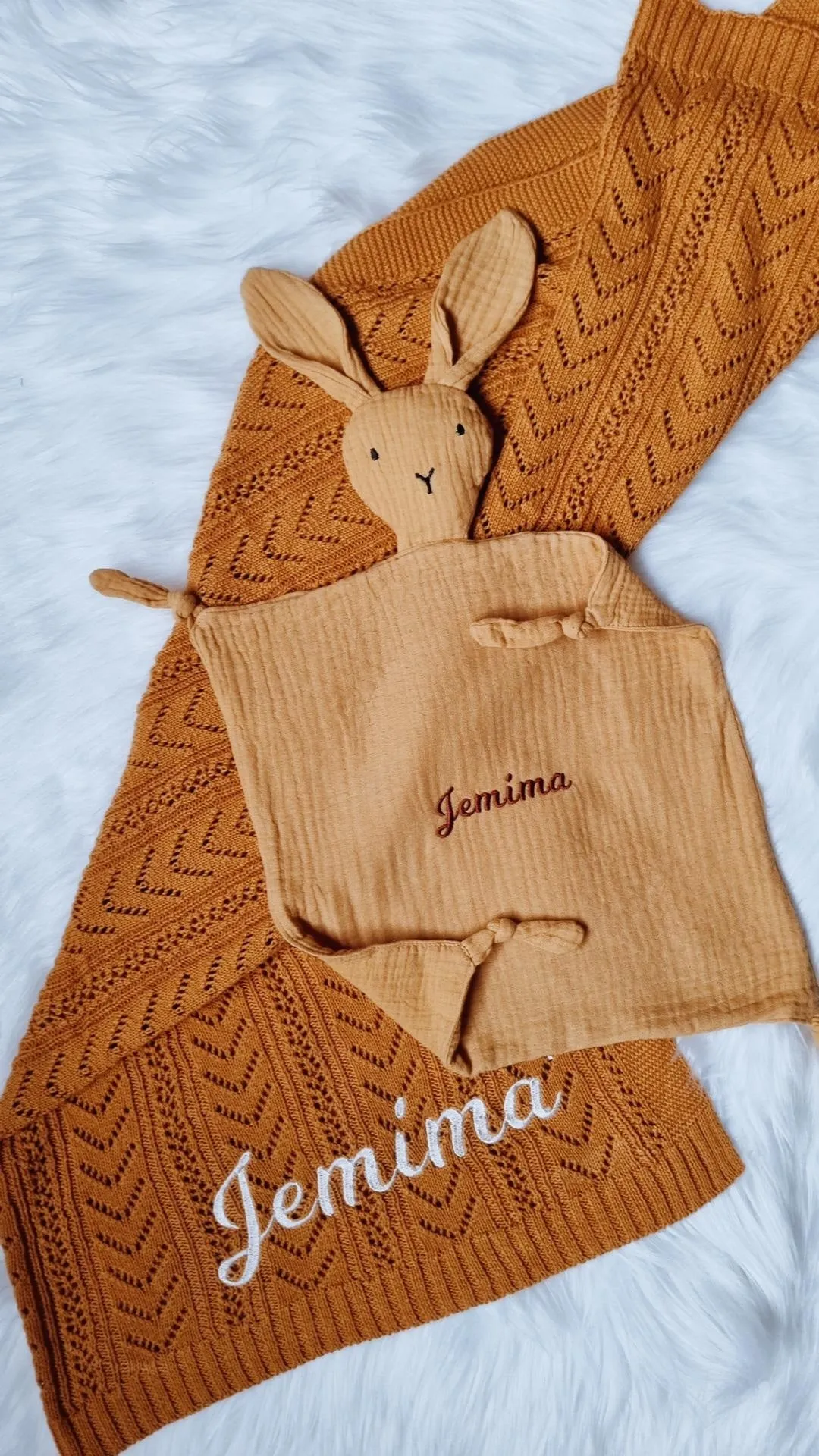 HANDKIE-BLANKIE Baby Hamper