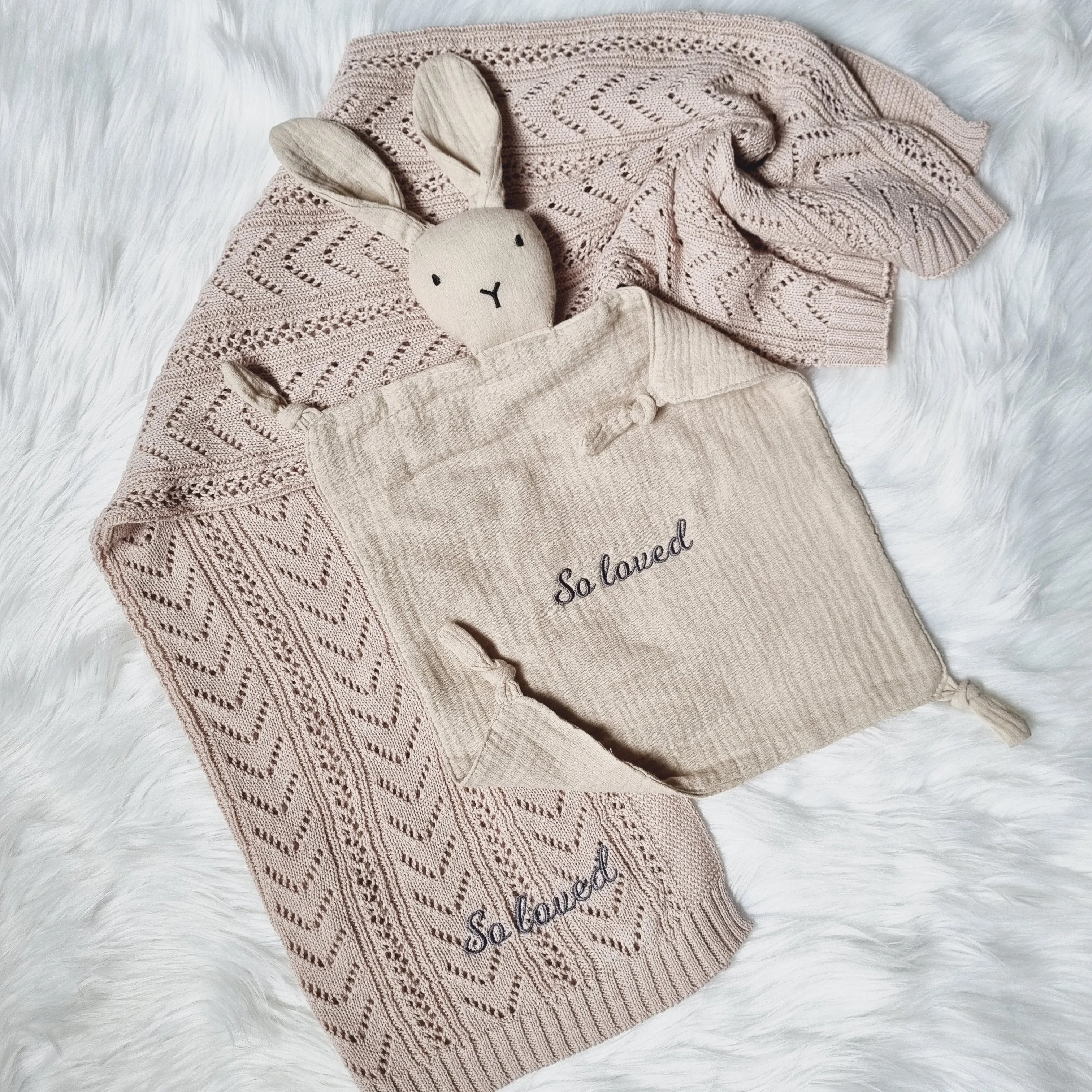 HANDKIE-BLANKIE Baby Hamper