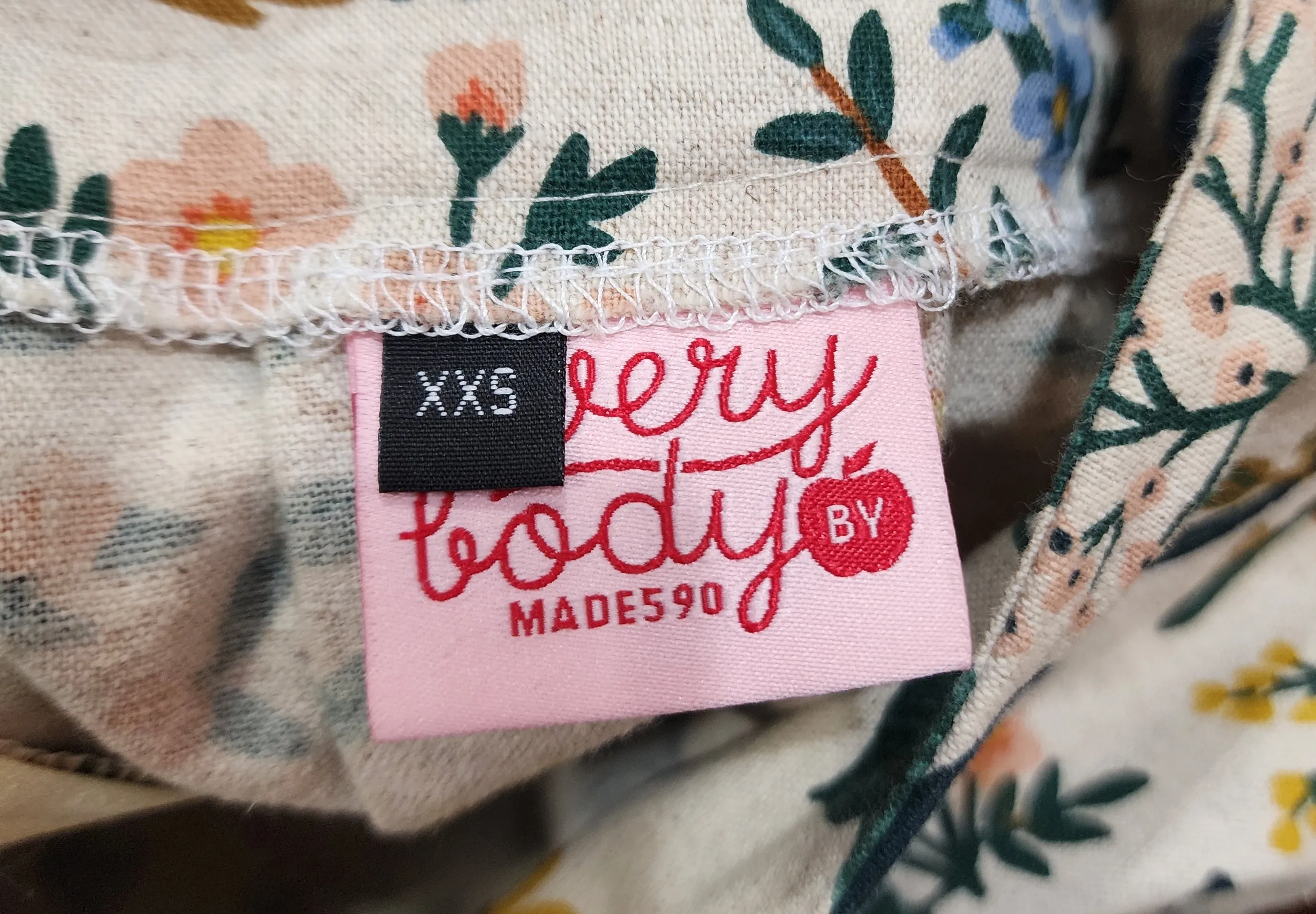 Made590 flower print skirt size XXS (easily fits 6 and 8)