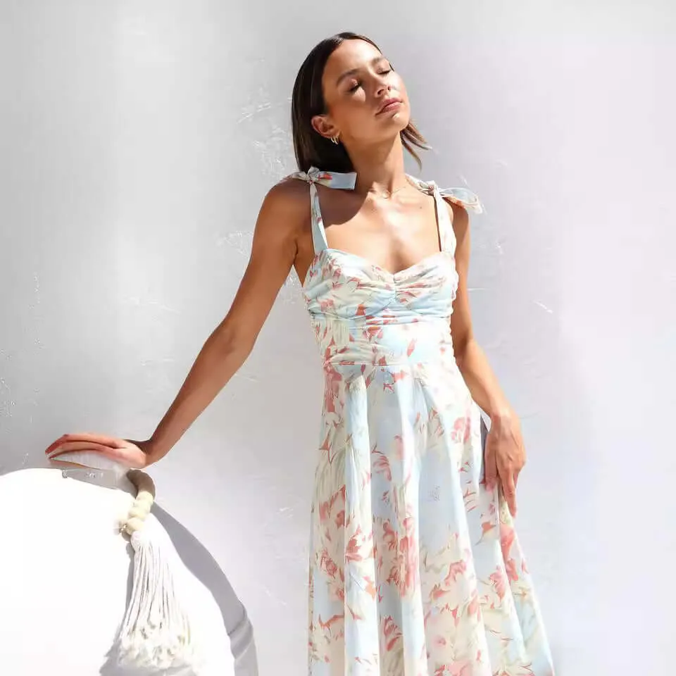 Slim Fit Waist V-neck Mid-length Dress