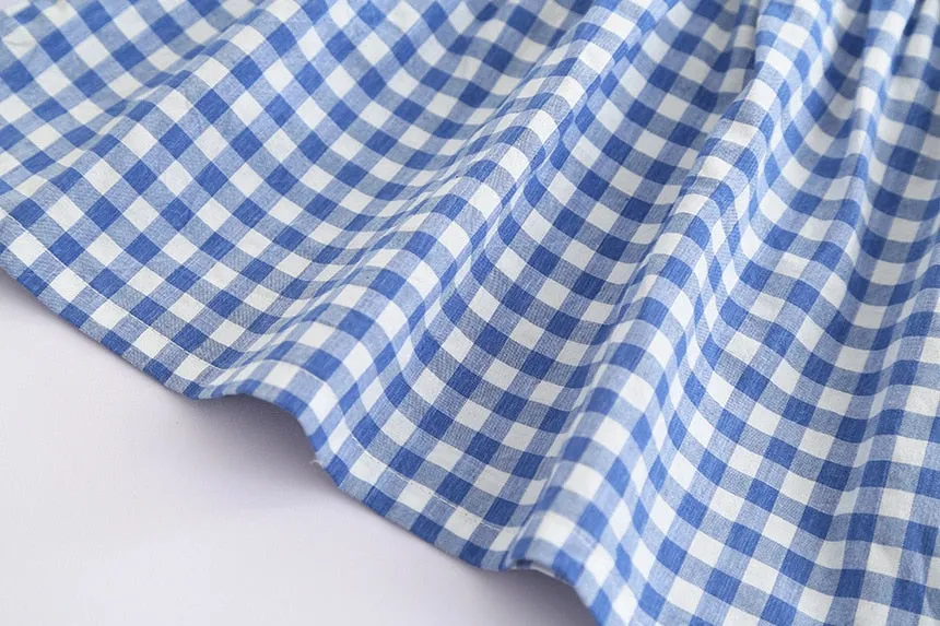 Summer dress for girls with a small flying sleeve