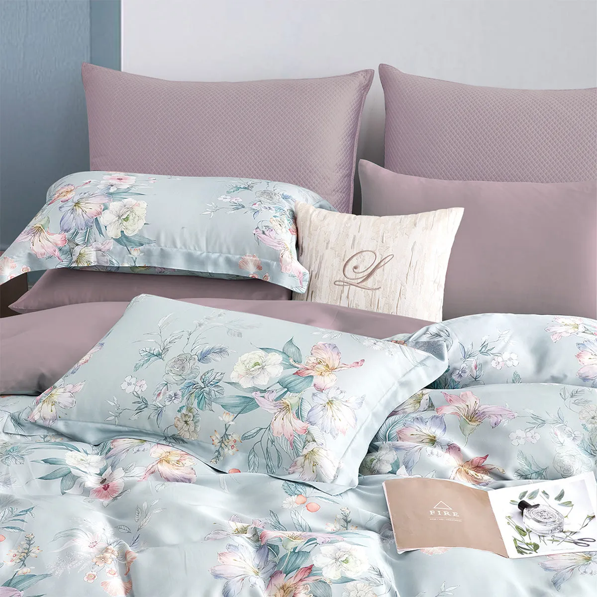 Suzanne Sobelle Haley Deluxe Bed Set