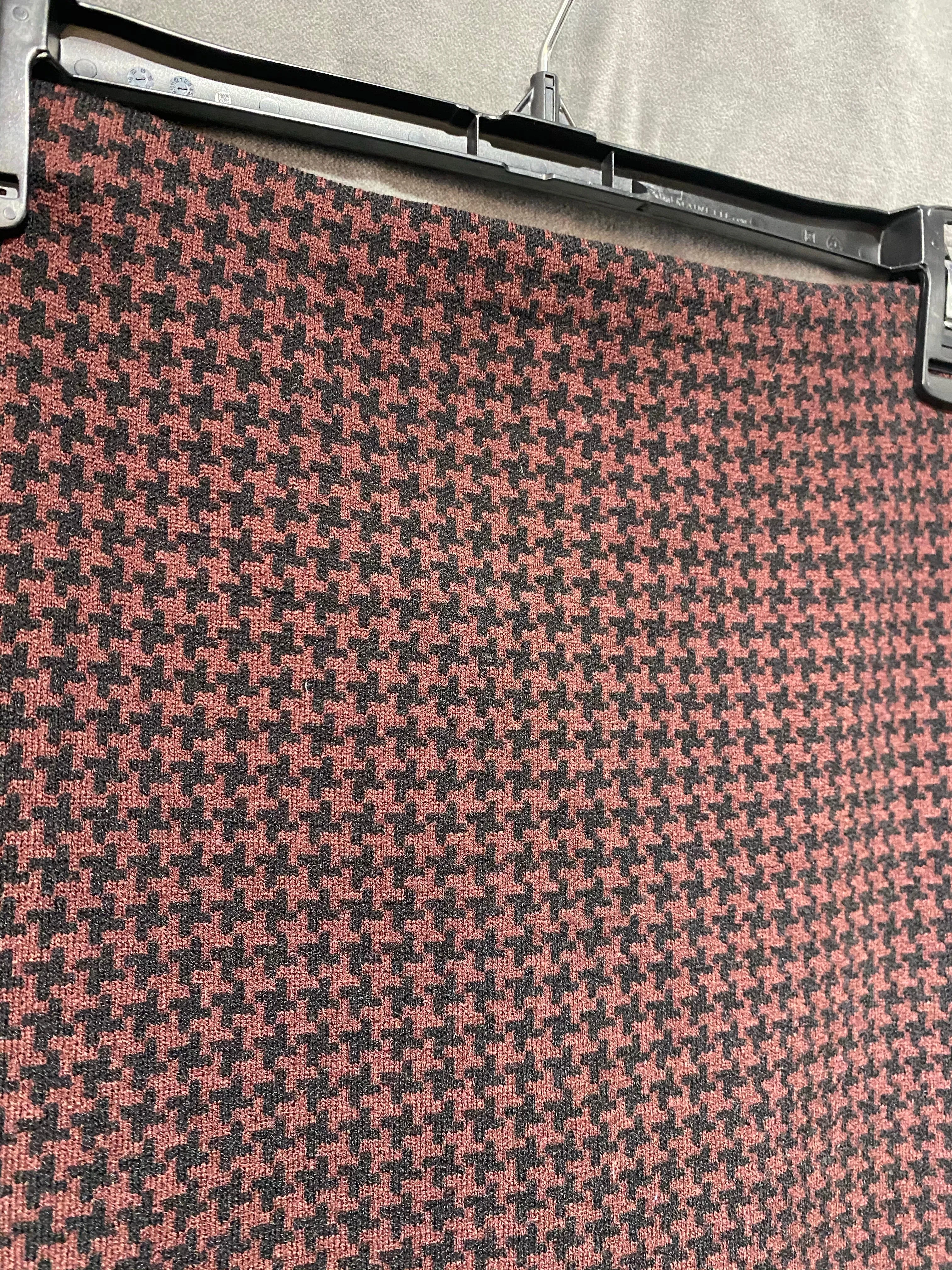 Theory burgundy and black houndstooth Stretch Skirt with Exposed BackFull Zipper